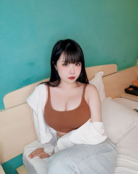 日韩人妖精品一区二区av_720全集在线观看